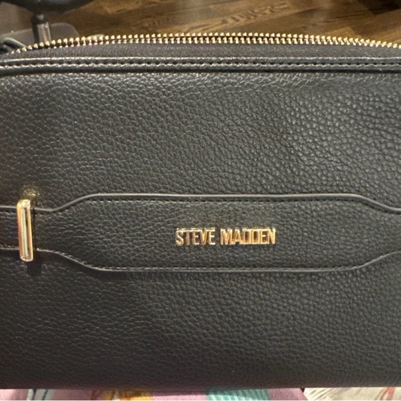 Steve Madden Black Leather Crossbody with Gold Details - Picture 3 of 3